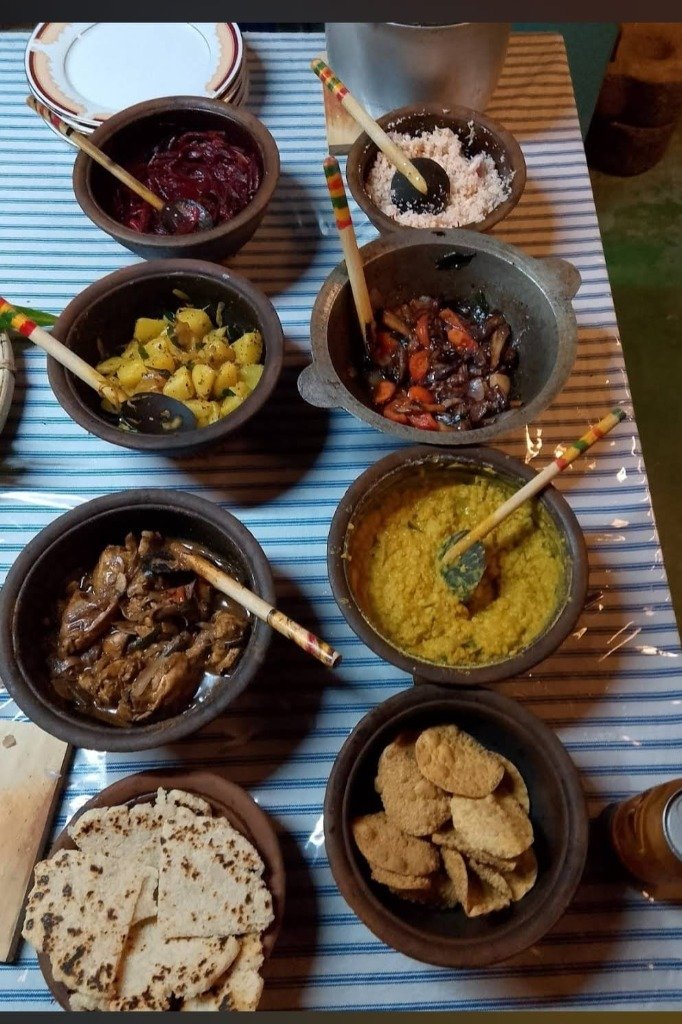 Authentic Sri Lankan Feast in Clay Pots
